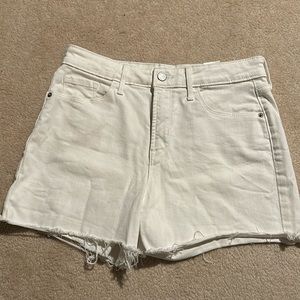 Old Navy white denim shorts. Size 8.